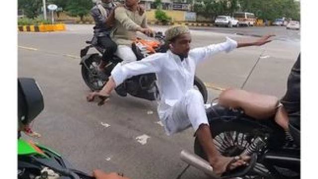 “下饭操作”我又来了啊！#印度 #失误 #机车 #摩托车