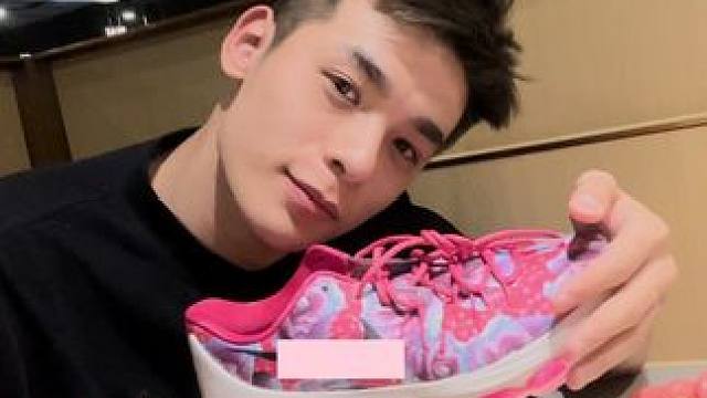 长得挺好一小孩，审美怎么这样。
#反差