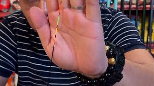 川泽高灵敏夜光漂 漂尾非常细，自重非常轻的川泽新品夜光漂。#高灵敏夜光漂 #细尾夜光漂 #夜光漂推荐