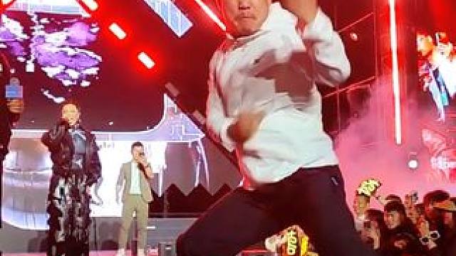 功夫与音乐的激情碰撞，拳峰搏击电音嘉年华现场太嗨了 #拳峰赛事 #功夫 #嘉年华 #格斗 #音乐