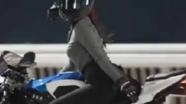 落落大方，定能与好运撞满怀！#机车也很cool #宝马s1000rrm #玩出你的热爱 #女骑 #机