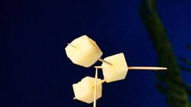 科学实验之土豆神奇的平衡术，你知道是什么原理吗#科学小实验 #物理 #涨知识