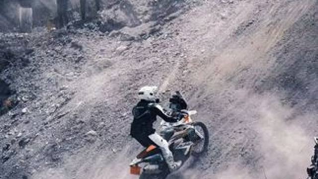 那一刻他在燃烧 在发光，比赛的魅力是任何休闲骑都无法比拟