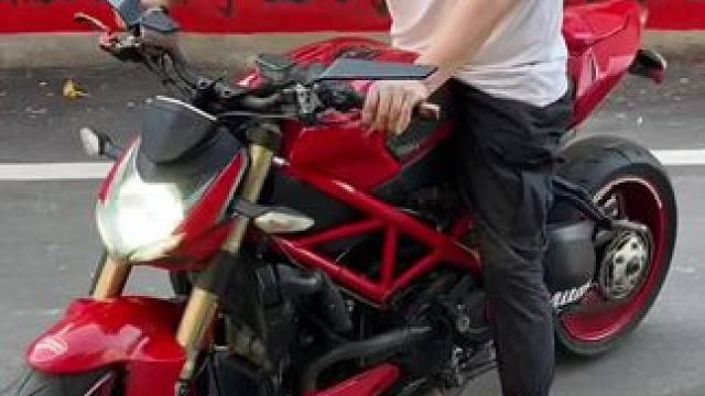 杜卡迪848街霸正确的打开方式(关闭DTC)！来吧，老铁们干就完了！ #微山湖文武机车俱乐部 #杜卡