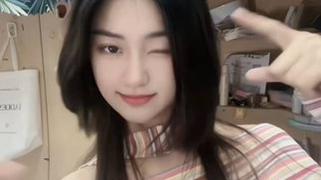 #甜妹 #手势舞 #这个手势舞甜度超标了 #一起跳甜妹手势舞 #浅跳一下