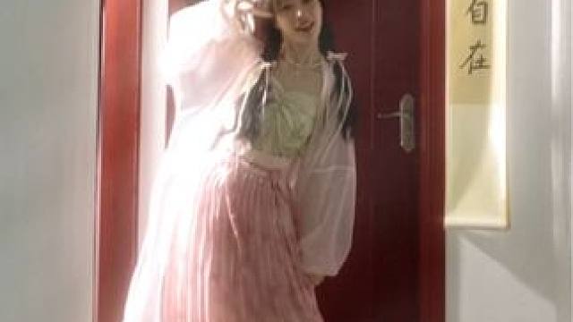 做你的月亮～ 蹦蹦跳跳开开心心！#古典舞 #我的舞蹈日记 #甜甜的舞蹈