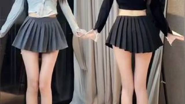 #时尚性感魅力舞 #小蛮腰扭起来 #这个夏天我的热舞dna动了 #完美身材 #随意摇摆 短裙控 大长