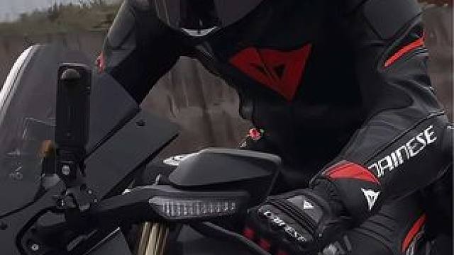 “停在码头的船才是最安全的 但是亲爱的，那不是造船的目的”#450srs #机车 #机车梦 #带着影