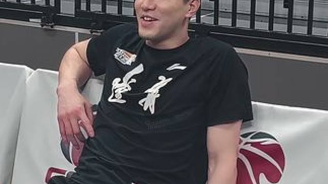 有艾伦的地方就充满欢声笑语！等你回归赛场！#郭艾伦