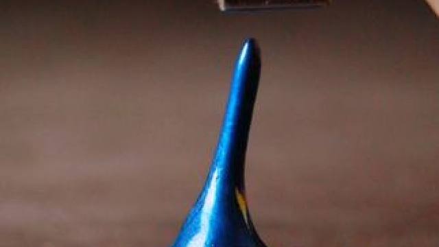 与其让孩子沉迷虚拟设定的手机游戏，不如陪他玩转这些真实现象的科学小实验，从小种下科学的种子 #物理启