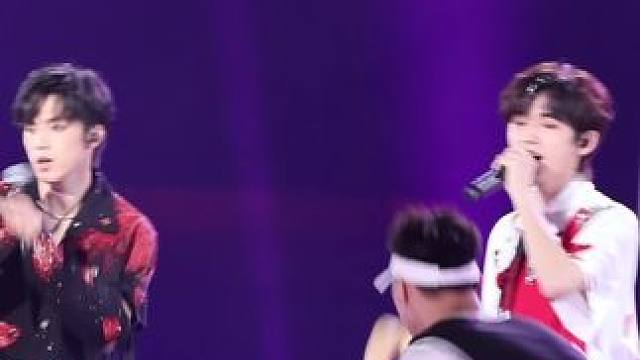 今晚的碗盆又幸福了#碗盆#时代少年团 #宋亚轩 #刘耀文  #现场版live