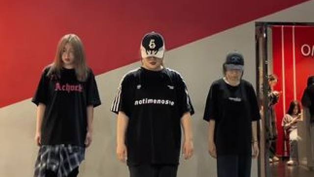 女人只管帅不管别人爱不爱#翻跳 哈哈哈哈#seventeen回归 #maestro 烫脚踢踏是真抬不