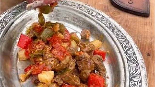 瓦罐牛肉#户外美食 #国外美食 #户外美食制作