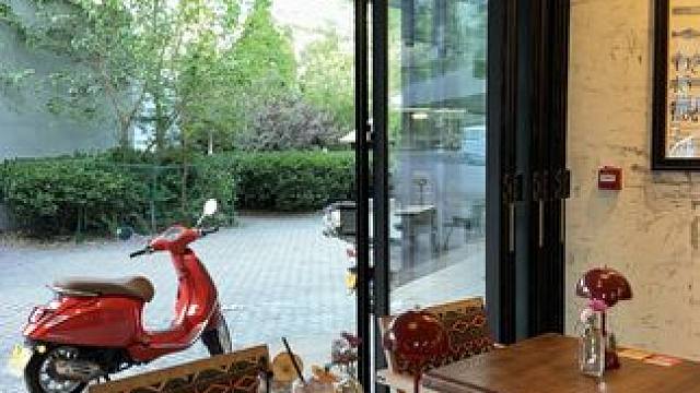 济南松弛感max！公园旁的日咖夜酒