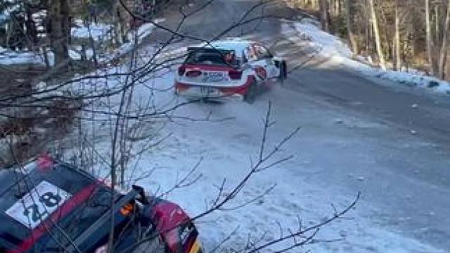 面对如此困难的弯道，简直是拉力赛车手的噩梦，但同时，这也是观众最热衷于聚集的地方#wrc拉力赛