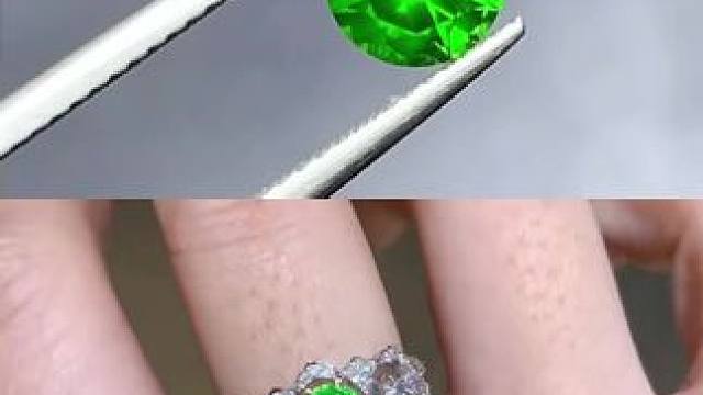 你不一定听说过的宝石大佬 1.22ct俄罗斯翠榴石
最浓的1号色，艳绿色。色散比钻石高，就是比钻石还