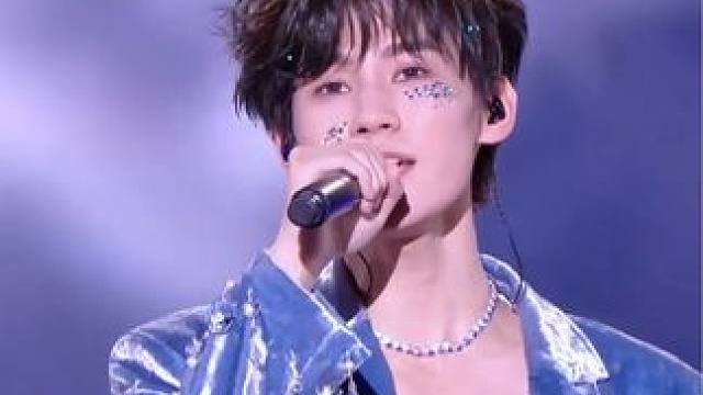 #张真源唱的年太好哭了 又被钓系之神张真源硬控了！听完好想冲去重庆啊 #时代少年团楼间楼演唱会直播