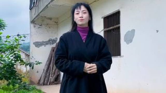 本该穿吊带的季节，下了几场雪，这大衣都要穿起来了#回村的生活 #殇雪 #大长腿美女