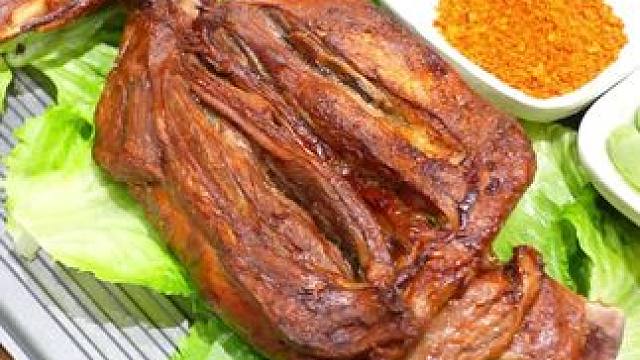 #同城美食 #烤羊腿 来了来了，我们的羊腿推出套餐啦。