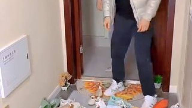 这个#双层鞋托 ，叠放设计节省空间，大小鞋子都能收纳，用它之后鞋柜都整齐多了！#鞋架  #收纳整理 