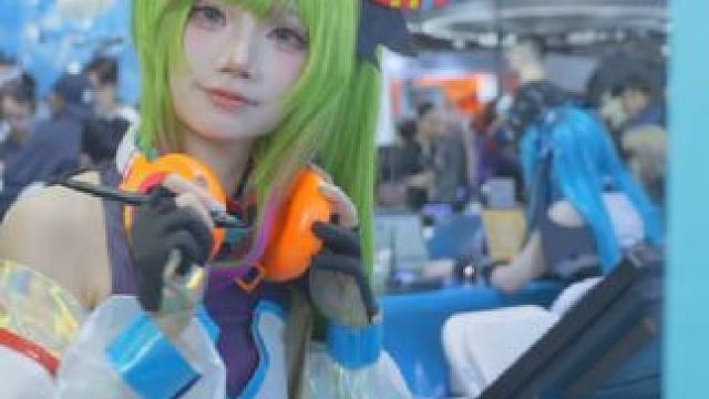 DAY.4是属于歌唱、宅舞爱好者的一天~！ #五一广州萤火虫漫展 大家的歌声与舞姿让全漫展现场更加充