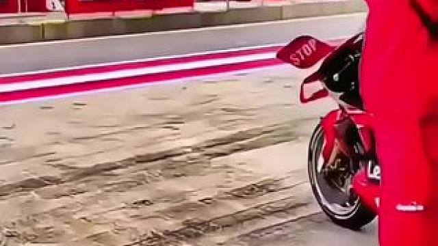 #摩托车比赛 #滑胎过弯 #大神控车 #93号马奎斯 #专业动作请勿模仿