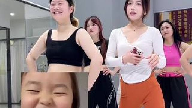 测测你胯部的灵活度，22岁服务员零基础学舞蹈，梦想是成为一名舞蹈老师改变自己的人生 #我跳舞 #舞蹈