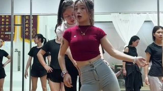 测测你身体的灵活性，大家学会了嘛 #舞蹈 #舞蹈室日常 #成人零基础舞蹈培训