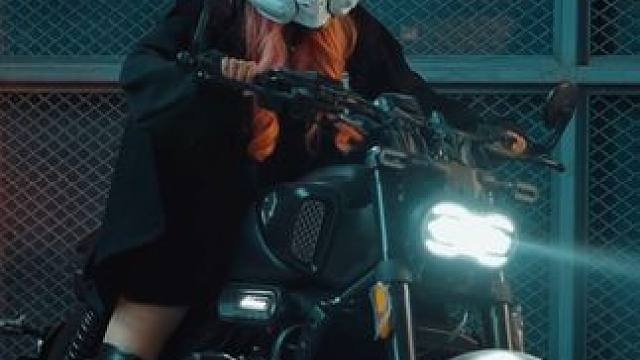 今日话题：“以爱人之名索取你的钱财换做是你真的甘心吗？”#女骑 #机车小姐姐 #胖猫