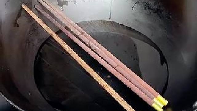 这款多功能不锈钢蒸架可以折叠，各种大小的锅都可以用，还可以当锅架，也不怕把台面烫伤了。#蒸蛋架  #