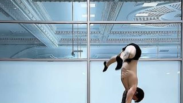 瑜伽并不是表面看起来的软
#瑜伽体式分享 #倒立练习 #瑜伽