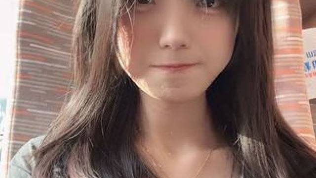 耶耶耶终于上学啦 好开心 终于可以回到学校学习新知识啦耶耶耶好开心。。#甜妹 #甜妹统治世界 #手势