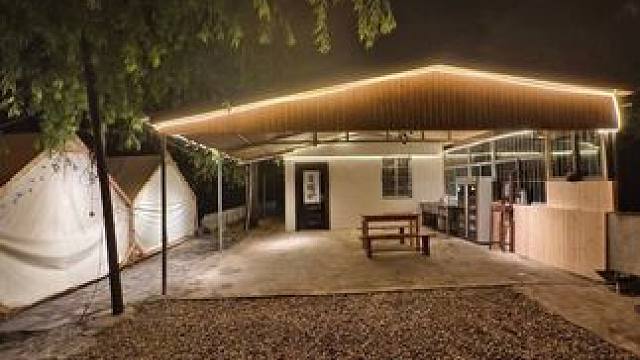 “生活，一半烟火谋生，一半清欢谋爱，热爱生活，热爱自己。#落日余晖映晚霞一抹夕阳美如画 #露营地 #