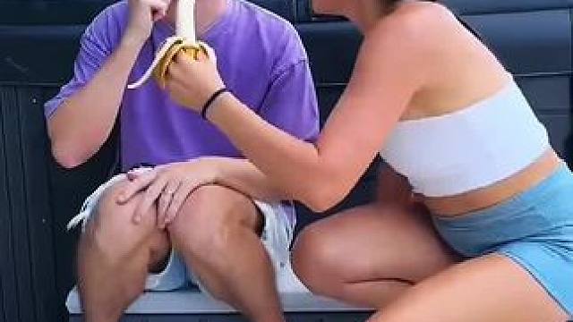 撕掉嘴唇上死皮的后果，这感觉简直太酸爽了！ #看一遍笑一遍 #老外真会玩 #万万没想到 #这操作都看