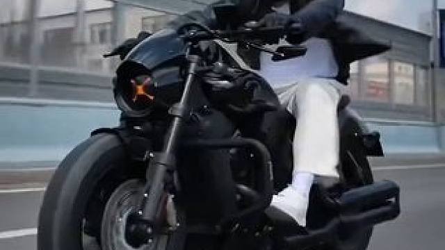 我怎么用力也走不到你心里
#创作灵感 #机车 #还是会想你dj卡点好上头 #还是会想你边哭边摇dj舞