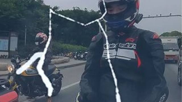 仿赛再帅，有什么用呢？#机车 #女骑 #摩友 #宝马s1000rr #摩旅