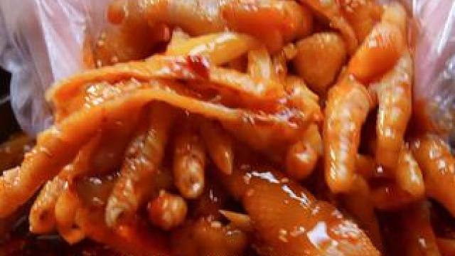 五月买黄金的人都后悔了… 因为 #网红酸辣鸡爪 #好吃到停不下来 #吃了还想吃