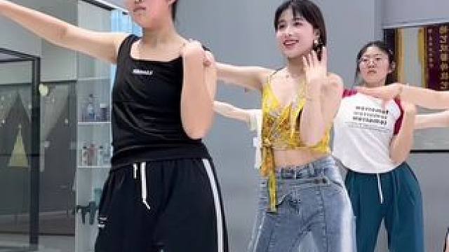 测测你身体的协调性，大家学会了嘛 #舞蹈 #舞蹈基本功 #成人零基础舞蹈培训