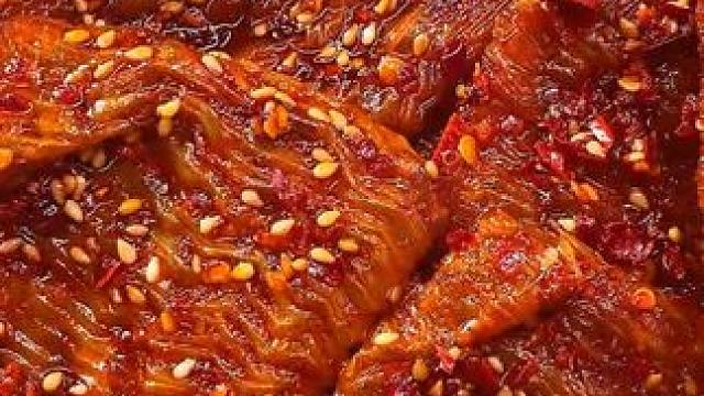 辣爽可口 回味无穷 波浪豆筋 料多量足 香香辣辣 纯辣不带一点甜味 链接就在左下方 赶紧去看看吧#辣