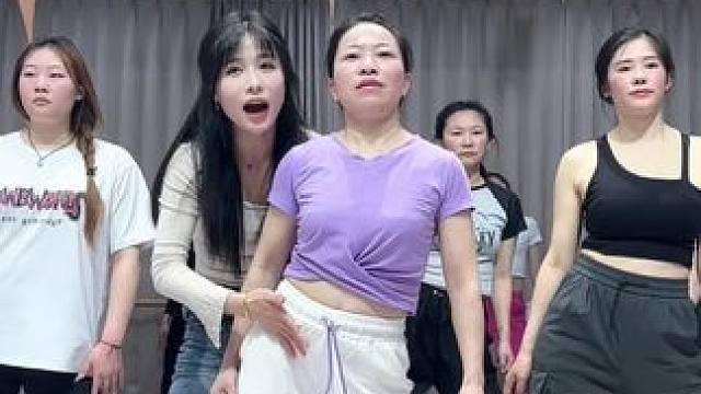 测测你胯部的灵活度，大家学会了嘛 #舞蹈 #成人零基础舞蹈培训 #舞蹈改变人生