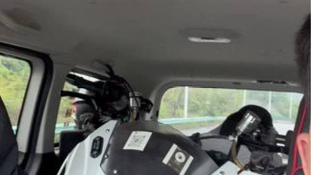 #摩托车特技 #安全骑行头盔必须戴 #道路千万条安全第一 #一直在路上从未停止过  遇到问题就解决问