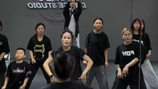 来来来！今天入门！律动不行手脚不协调框架打不开动起来 ，留下小脚印一起练它！ #创作灵感 #hiph