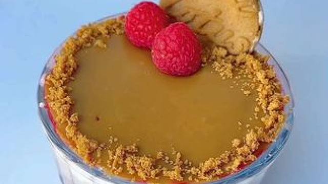 饱腹早餐｜饼干酱覆盆子燕麦酸奶杯#我的厨房日记 #春日好食光 #隔夜燕麦 #动手自己做美食#今日份早