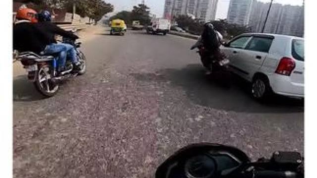 《八字比拼》测试版！#印度 #机车 #失误 #摩托车