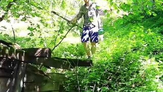 #野外生活纪录片 #隐藏在大山里的世外桃源 #感受一下原生态的乡村生活吧 #木屋建造完整版野外