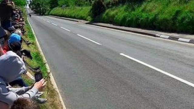 曼岛TT时速超过350KM的极限赛事#极限运动#曼岛tt #危险动作请勿模仿