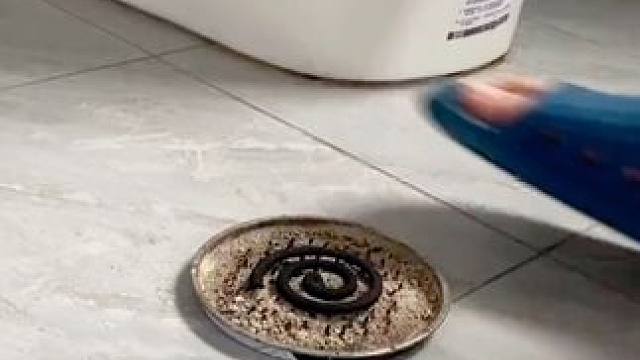 家里有孩子和老人的赶紧安排 这个#镂空手提蚊香盘 ，～可以避免安全隐患，～干净卫生，～手提设计既方便