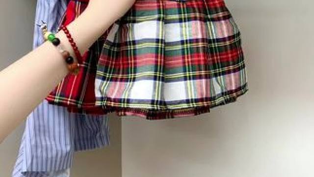 家里裤子裙子多的就用这个#多功能小夹子 自带挂钩，不起褶不变形还省空间#收纳整理