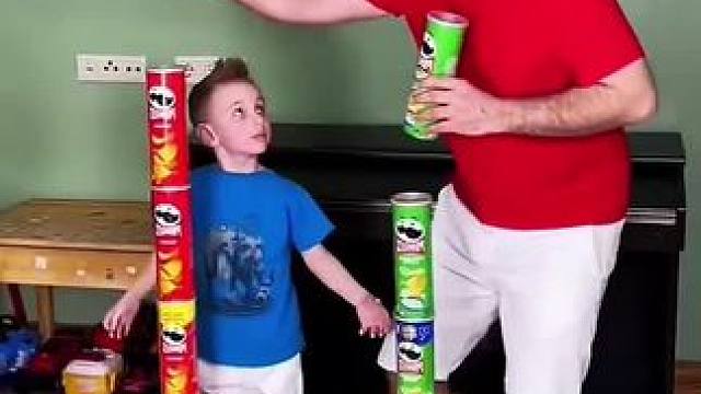 男子和儿子玩游戏耍赖，结局让人太解气了！ #看一遍笑一遍 #万万没想到 #意想不到的结局 #这操作都