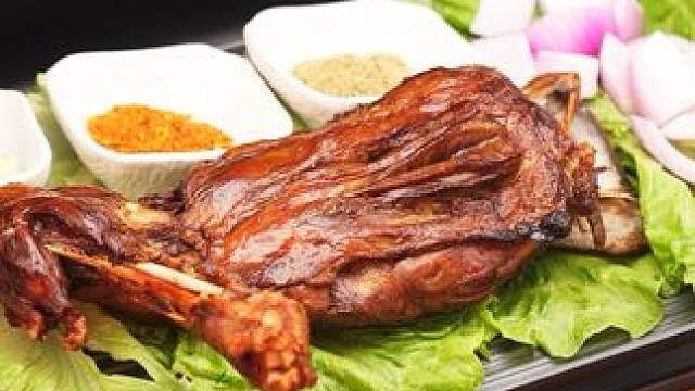 #同城美食 #烤羊腿 #阜阳美食 品质升级，口感升级。